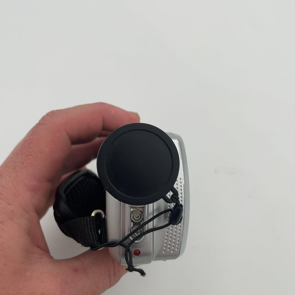 8Mp Camcorder - Heyday Silver: Built-In Microphone, 512Gb Storage, 2.7K Video