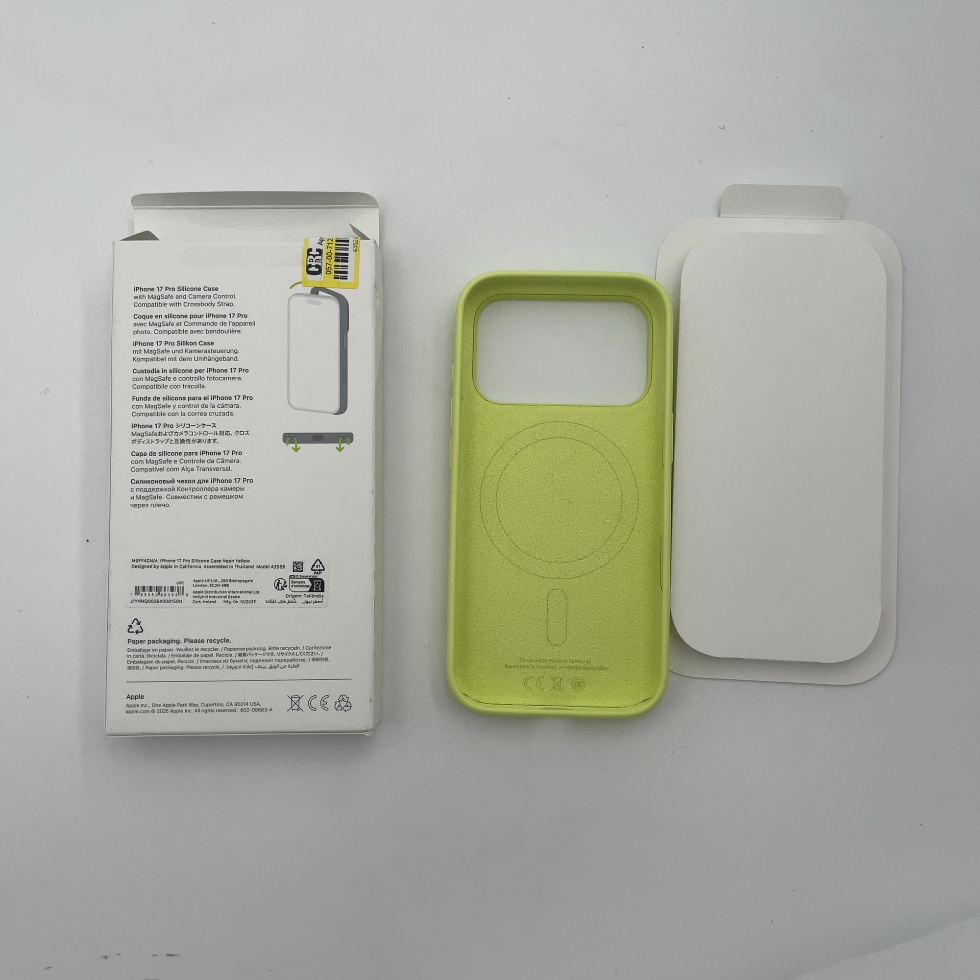 Apple Iphone 17 Pro Silicone Case With Magsafe – Neon Yellow