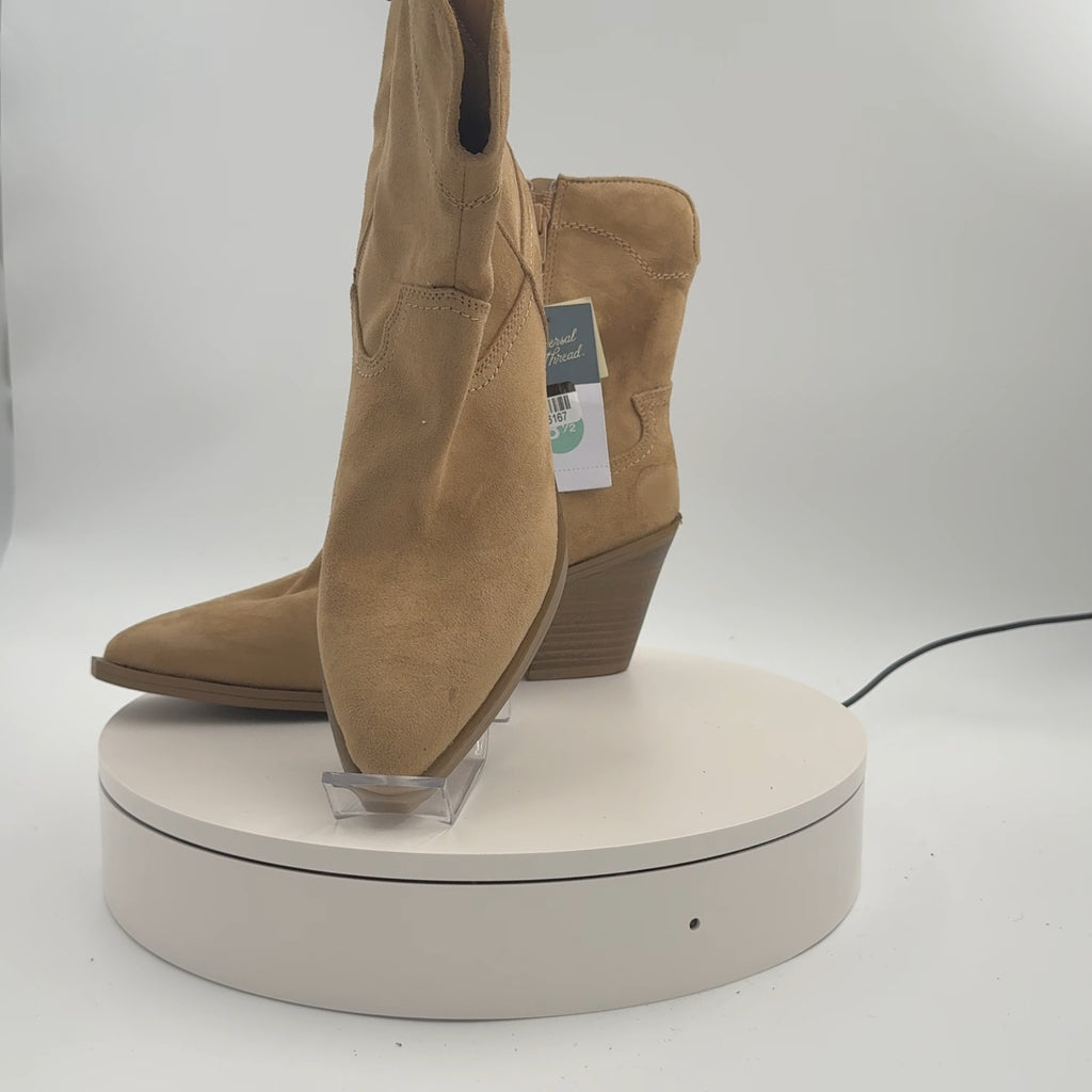 Women’s Dallas Ankle Western Bootie With Memory Foam Insole – Universal Thread Tan 8.5