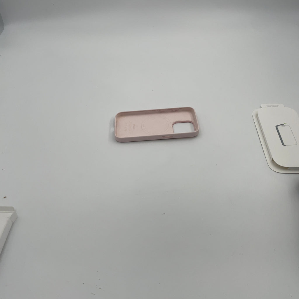 Apple iPhone 15 Plus Silicone Case with MagSafe - Light Pink