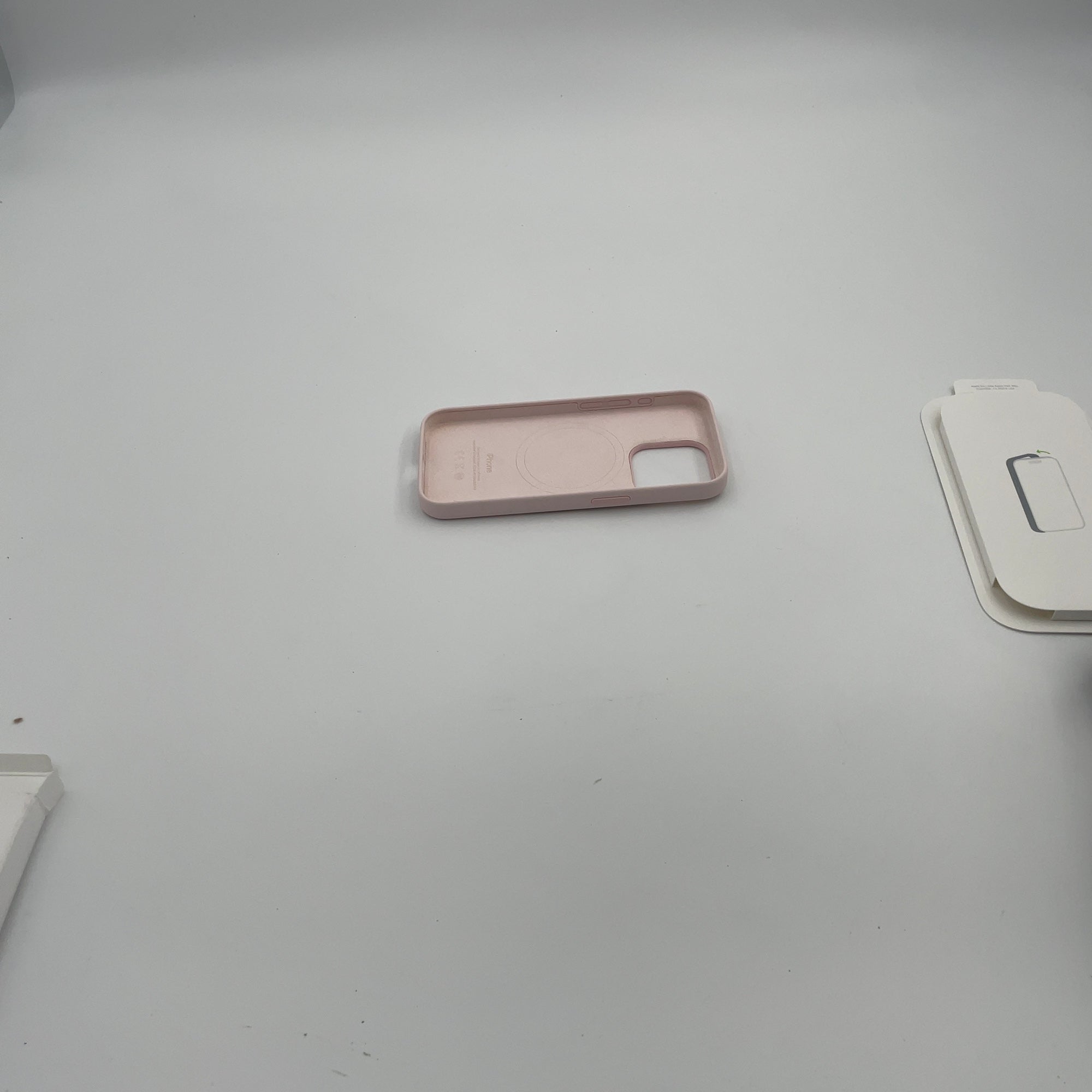Apple iPhone 15 Plus Silicone Case with MagSafe - Light Pink
