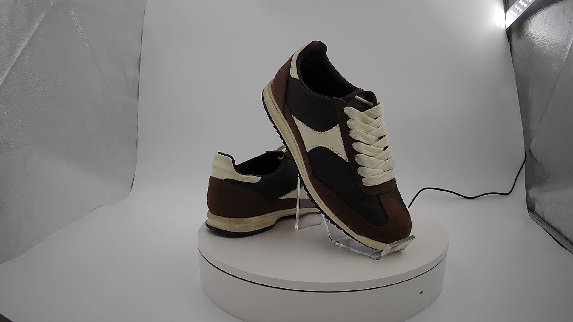 Women’s Skyler Jogger Sneakers with Memory Foam Insole – Universal Thread Brown 7.5