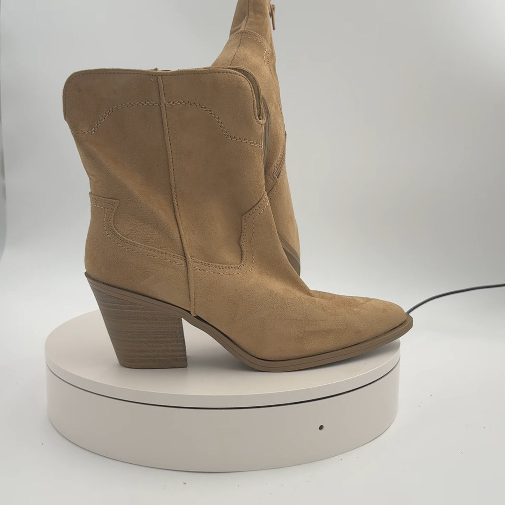 Women’s Dallas Ankle Western Bootie With Memory Foam Insole – Universal Thread Tan 8.5