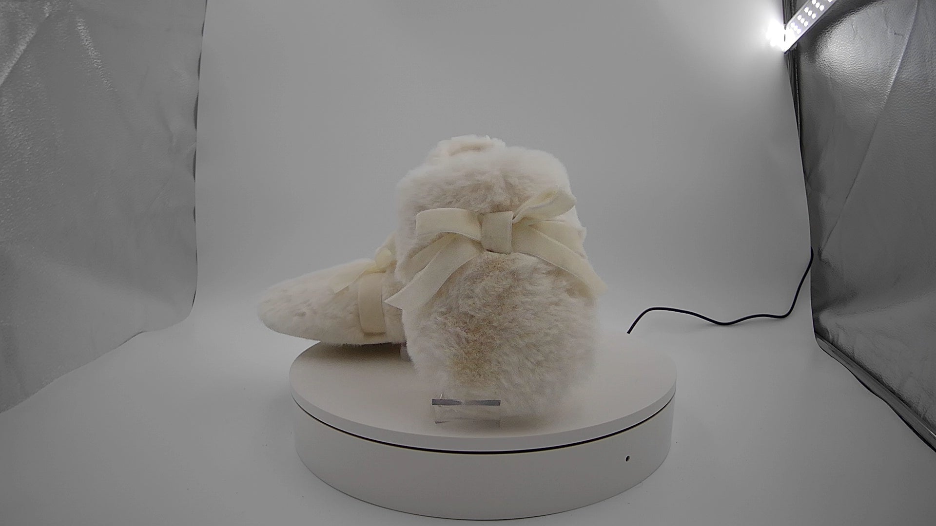 Women's Arbor Plush Scuff Slippers - Auden White L