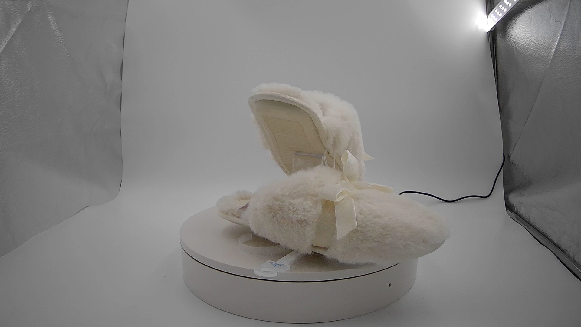 Women's Arbor Plush Scuff Slippers - Auden White L