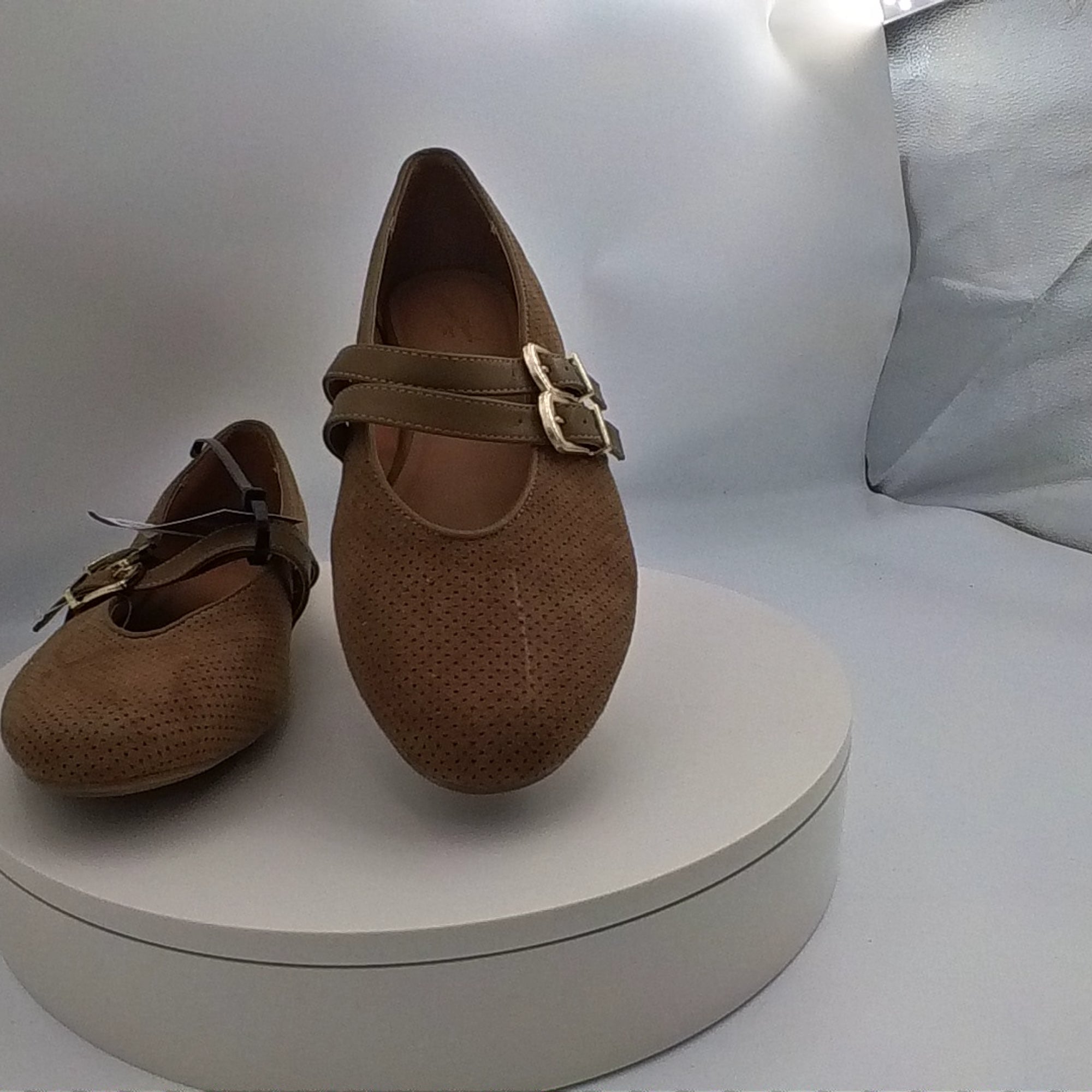 Women’s Henrietta Double Strap Mary Jane Flats With Memory Foam Insole – Universal Thread Taupe 9 - Used Fair U001