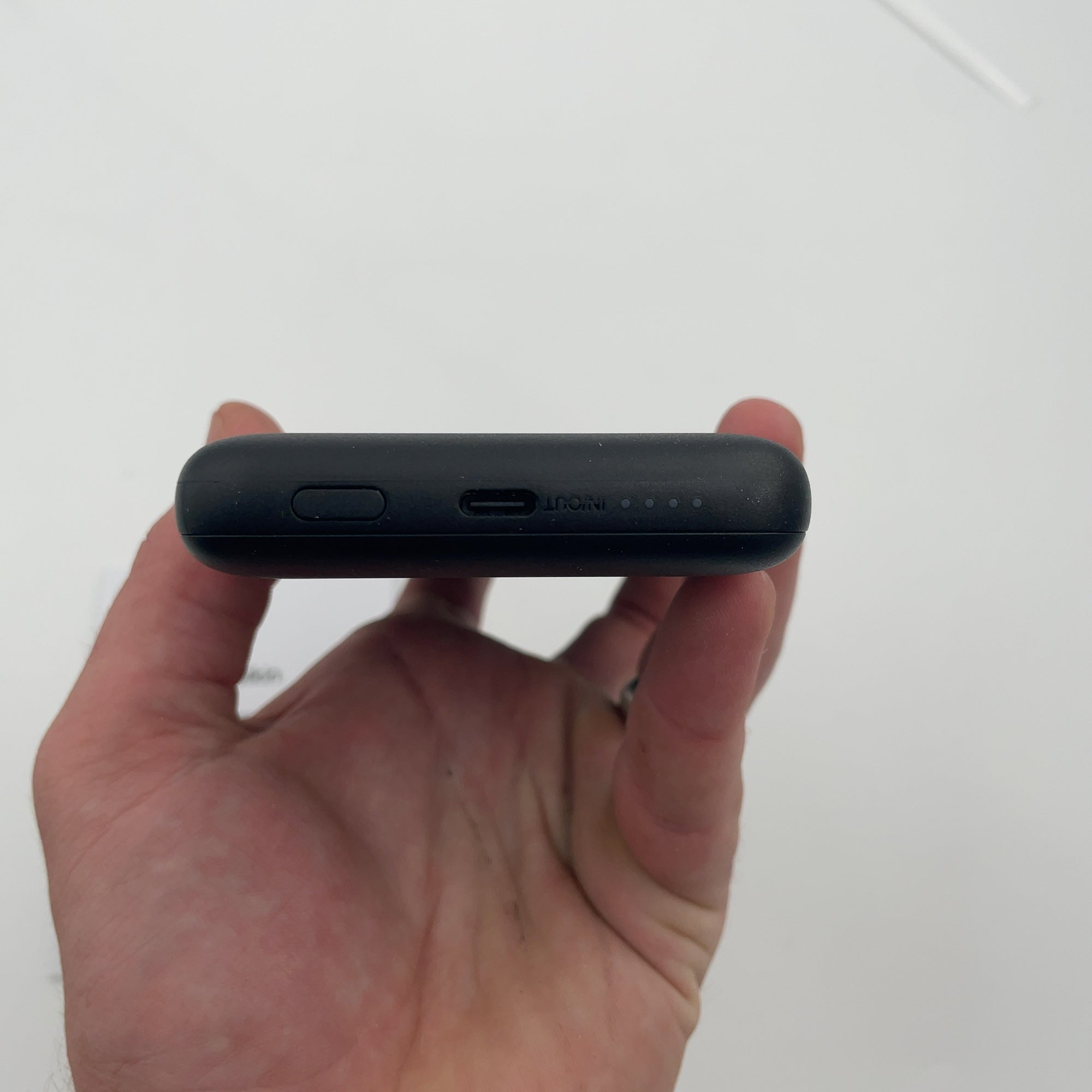 Belkin 10000 Mah 23W Power Bank Usb-C + Lightning Cables + Usb-C Port - Black