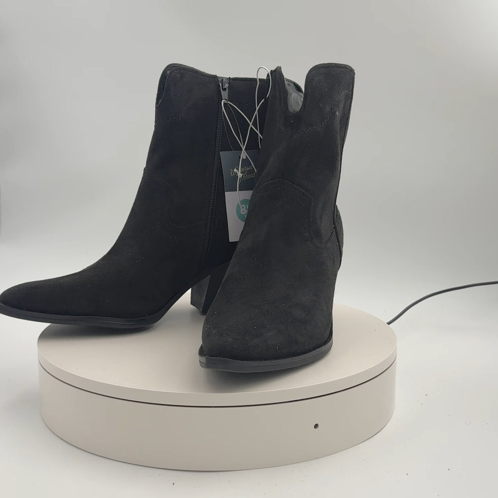 Women’s Dallas Wide Width Ankle Western Bootie With Memory Foam Insole – Universal Thread Black 8.5Ww