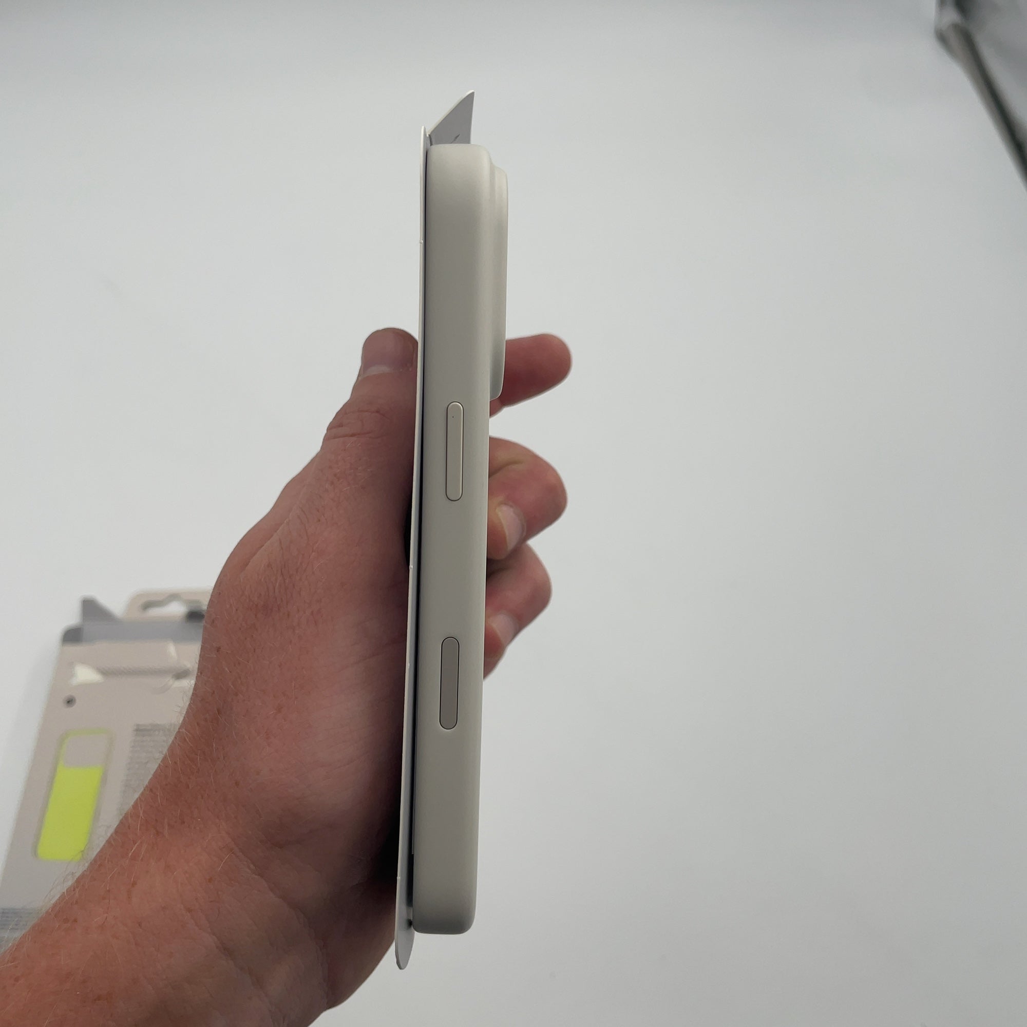 Beats Iphone 17 Pro Case With Magsafe And Camera Control — Lime Stone
