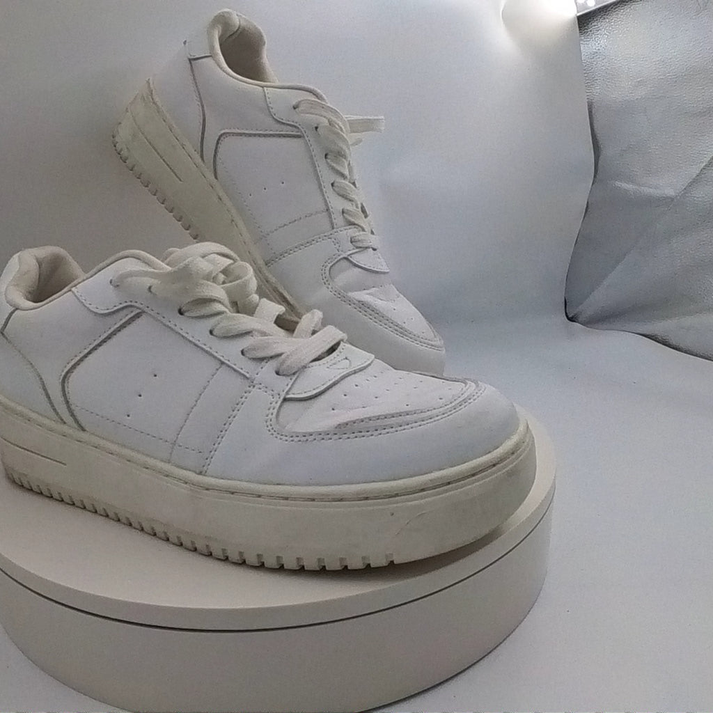 Women's Lola Lace-Up Sneakers - Wild Fable White 8: Faux Leather, Cushioned Insole, Textured Outsole, Round Toe - Used Fair U001