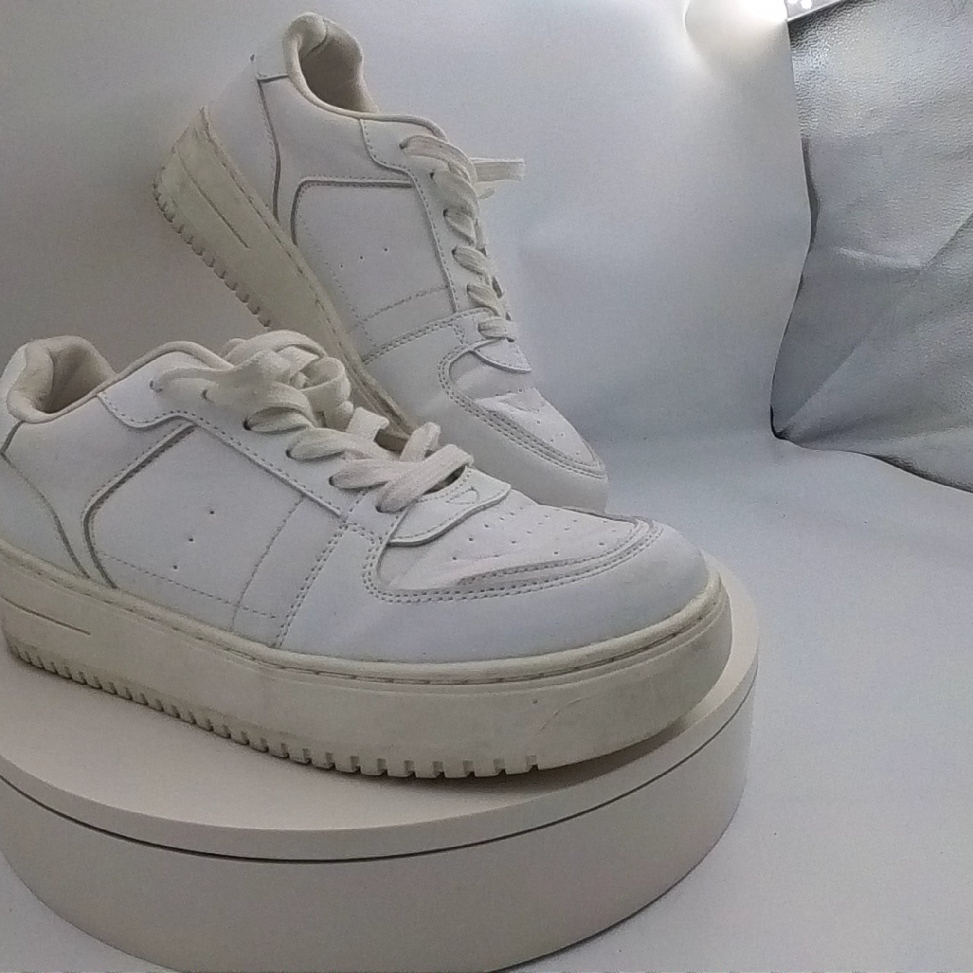 Women's Lola Lace-Up Sneakers - Wild Fable White 8: Faux Leather, Cushioned Insole, Textured Outsole, Round Toe - Used Fair U001