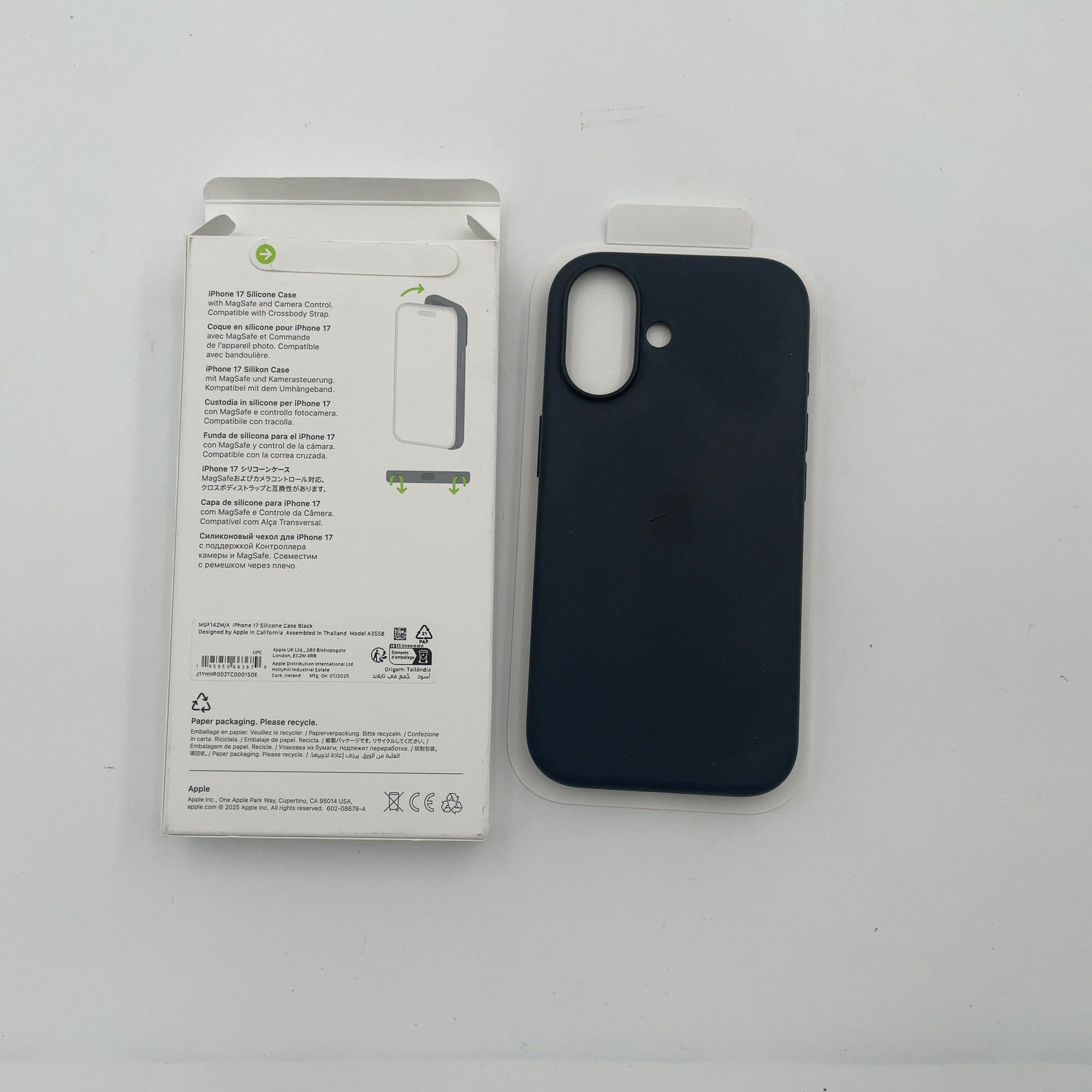 Apple Iphone 17 Silicone Case With Magsafe - Black