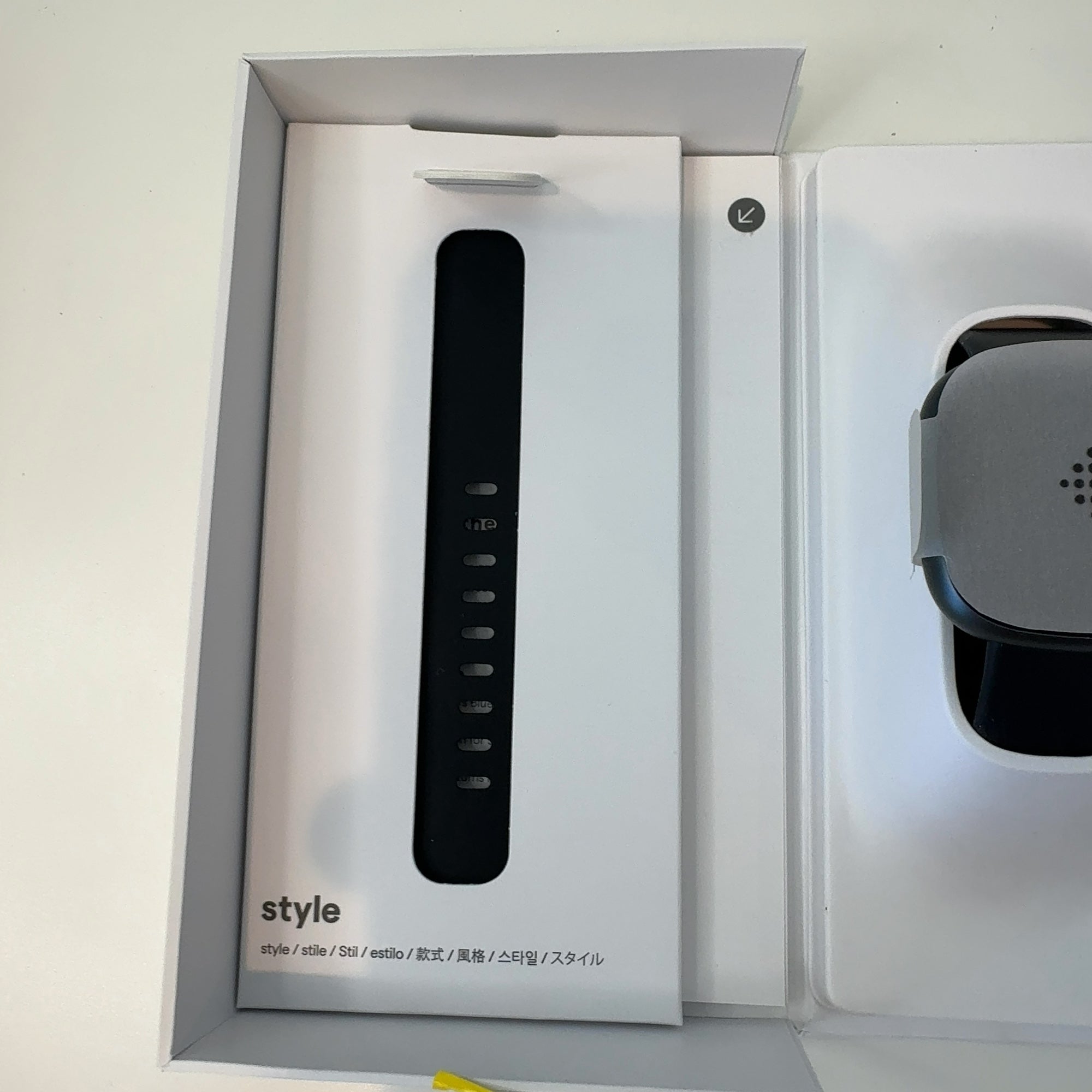 Fitbit Versa 4 Smartwatch - Graphite Aluminum With Black Band