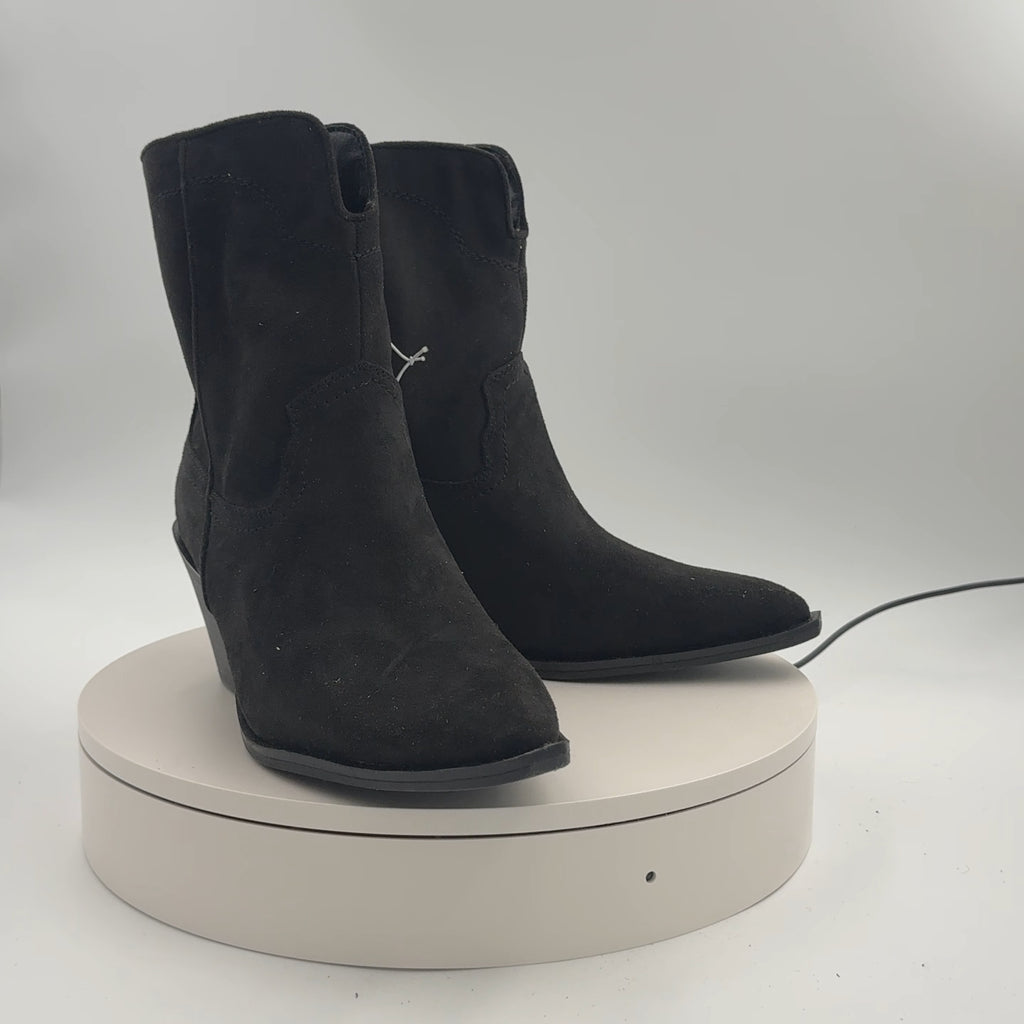 Women’s Dallas Wide Width Ankle Western Bootie With Memory Foam Insole – Universal Thread Black 8.5Ww
