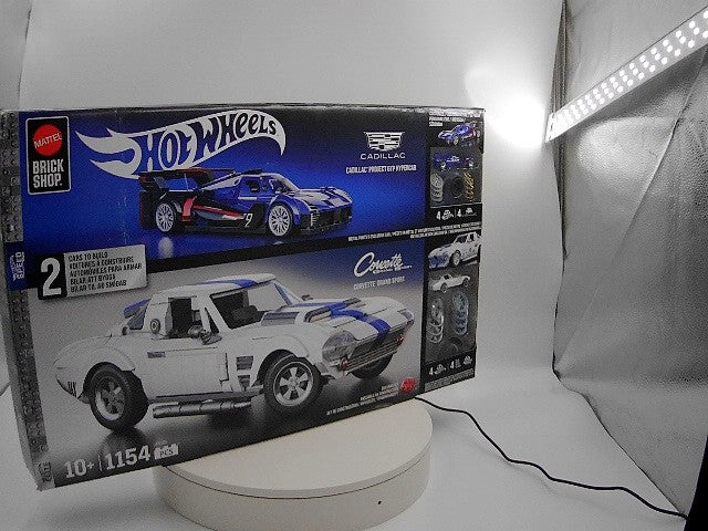 HOT WHEELS MEGA CORVETTE