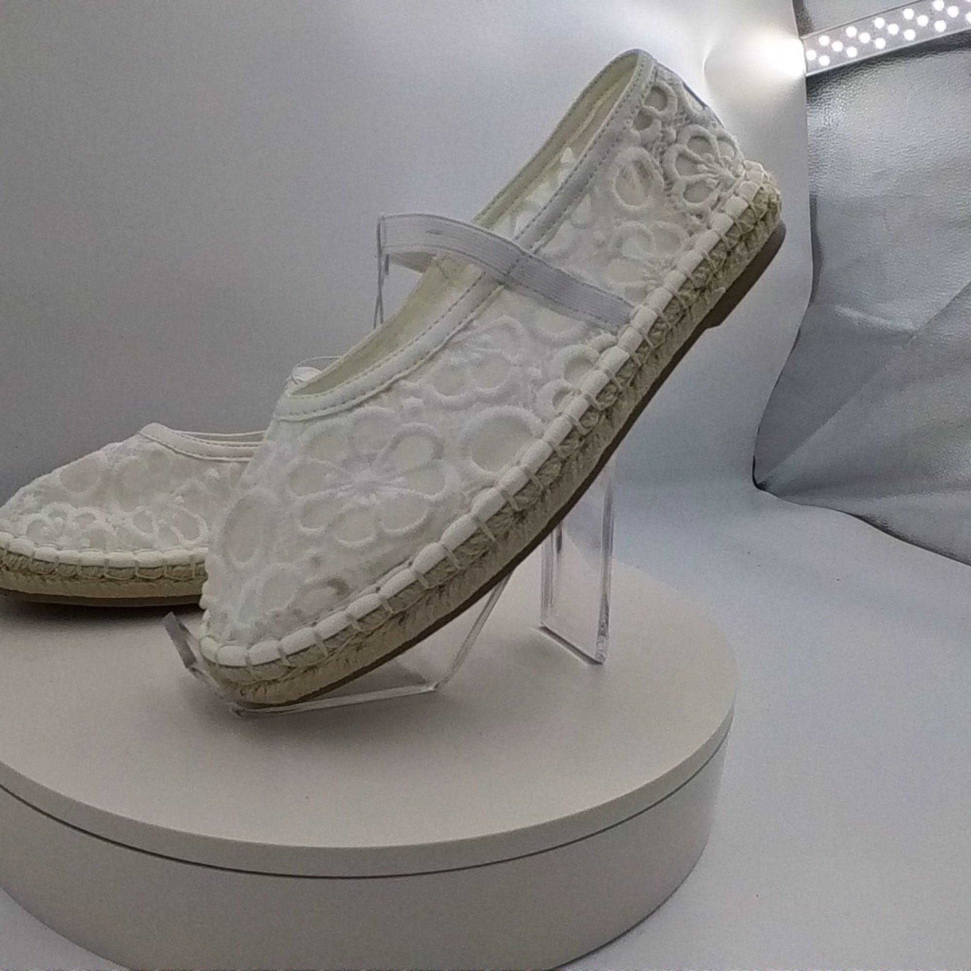 Women's Celia Floral Lace Mary Jane Espadrille Flat With Memory Foam Insole - Universal Thread White 7.5: Breathable Mesh, Pull-On Style - Used Good U001