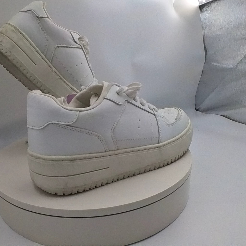 Women's Lola Lace-Up Sneakers - Wild Fable White 8: Faux Leather, Cushioned Insole, Textured Outsole, Round Toe - Used Fair U001