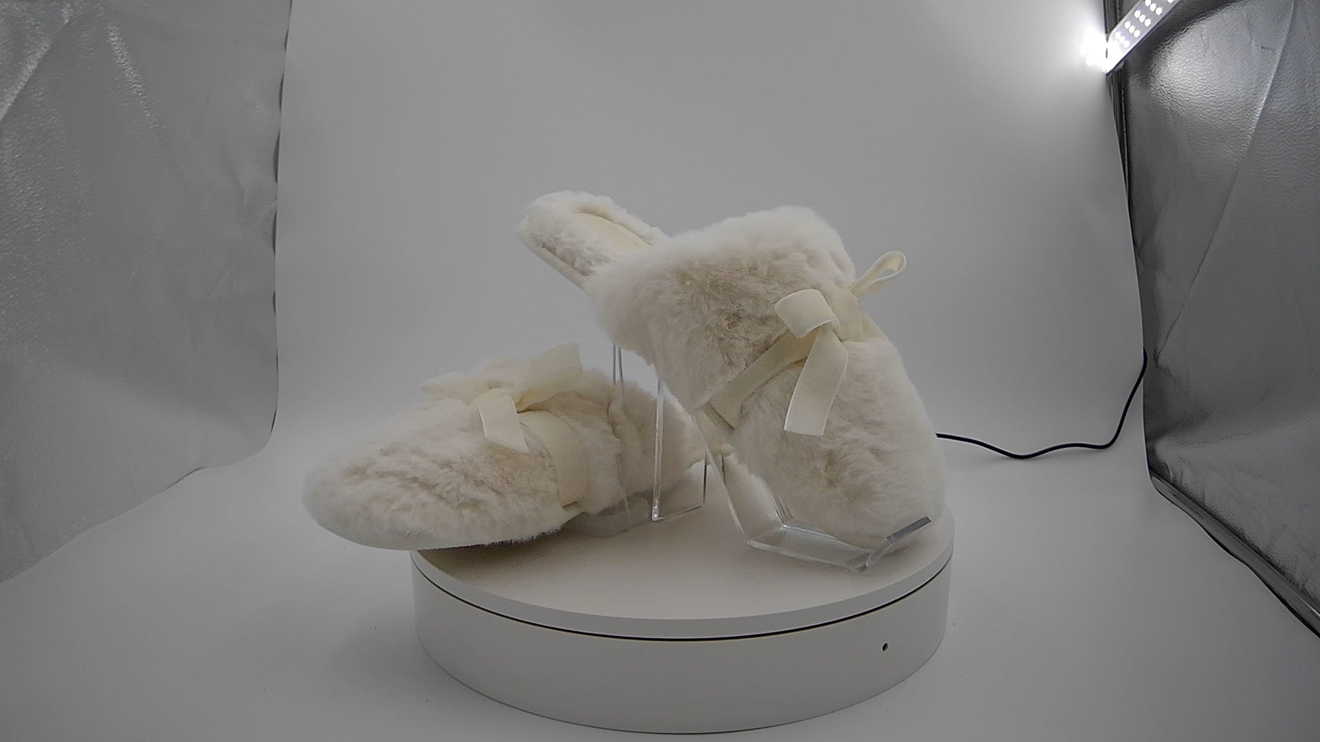 Women's Arbor Plush Scuff Slippers - Auden White L