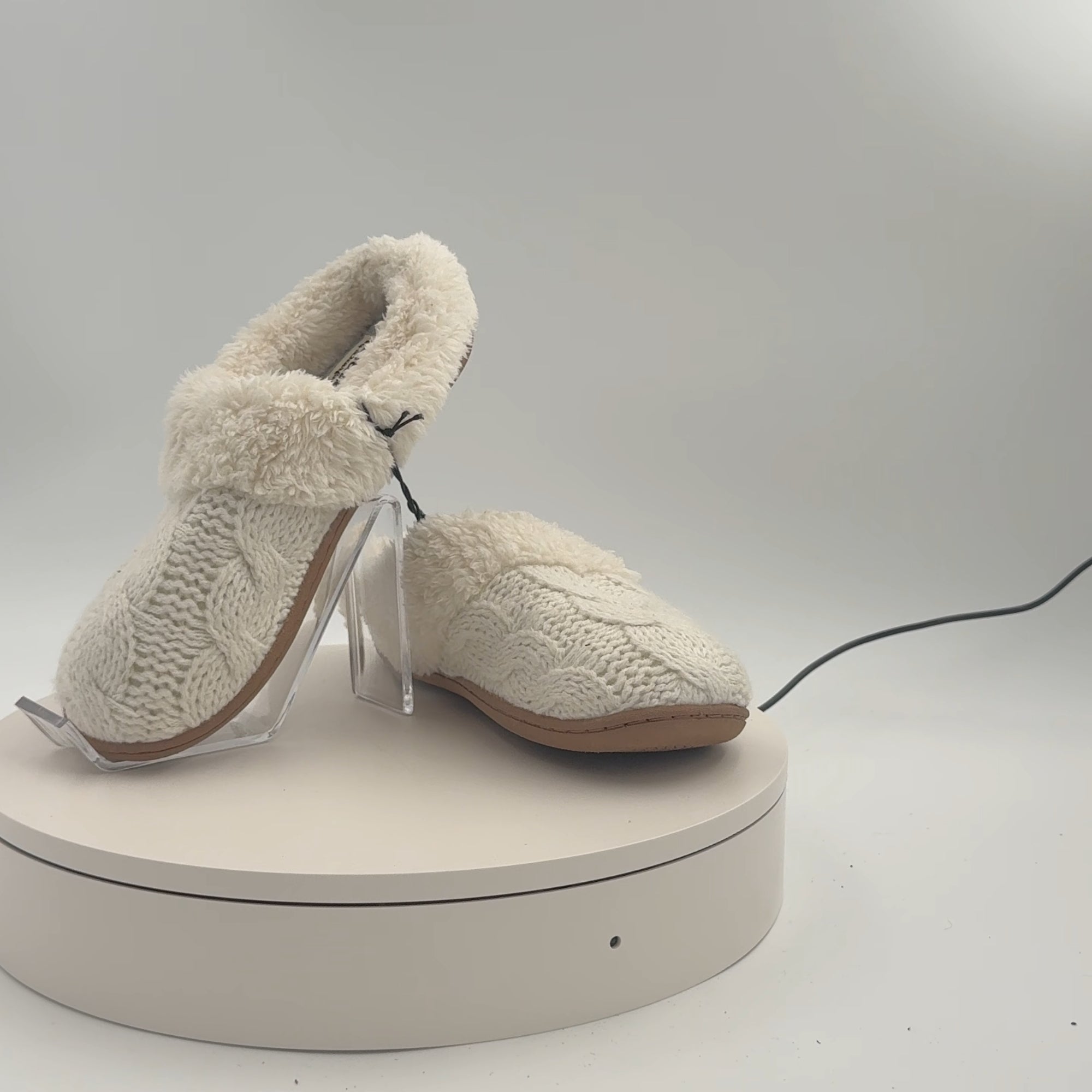 Dluxe By Dearfoams Women's Carol Slippers - Cream S: Indoor/Outdoor Cushioned Slide, Machine Washable, Closed Round Toe