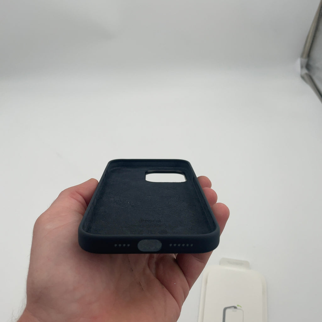Apple Iphone 15 Pro Max Silicone Case With Magsafe - Black