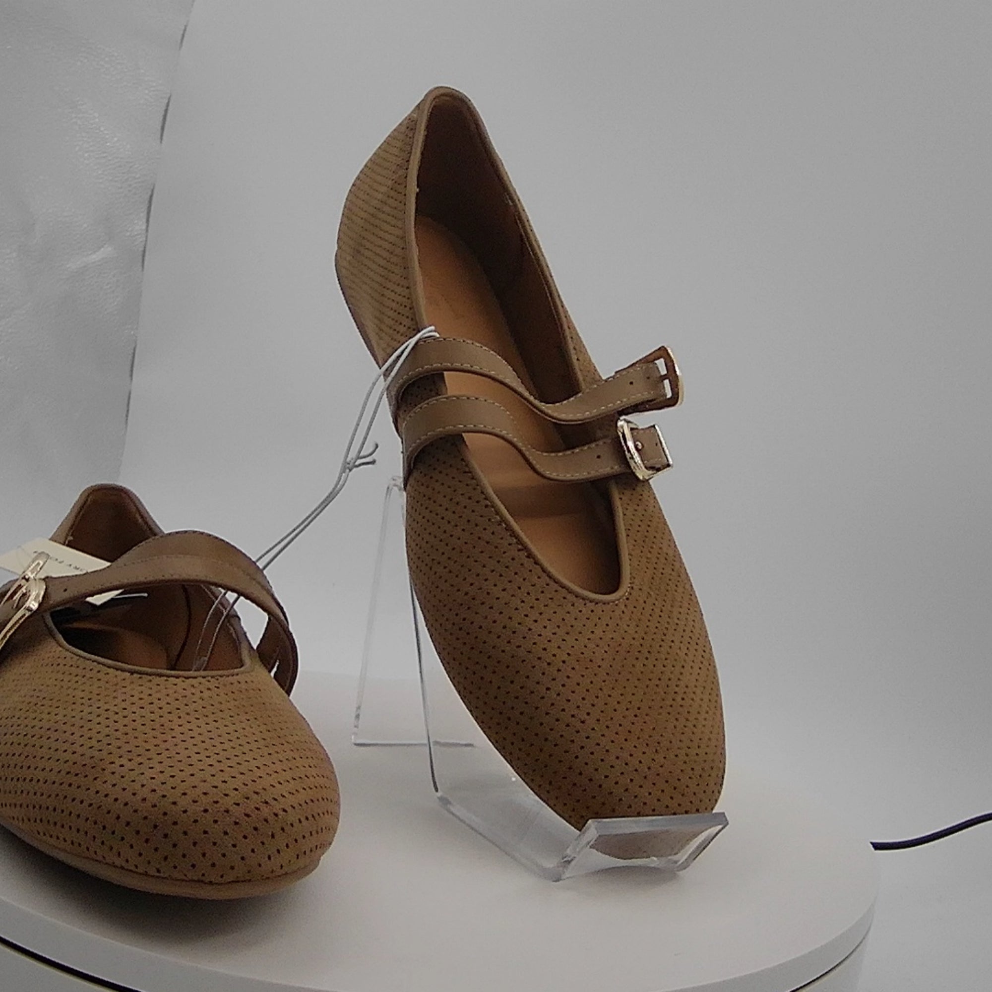 Women’s Henrietta Double Strap Mary Jane Flats With Memory Foam Insole – Universal Thread Taupe 10