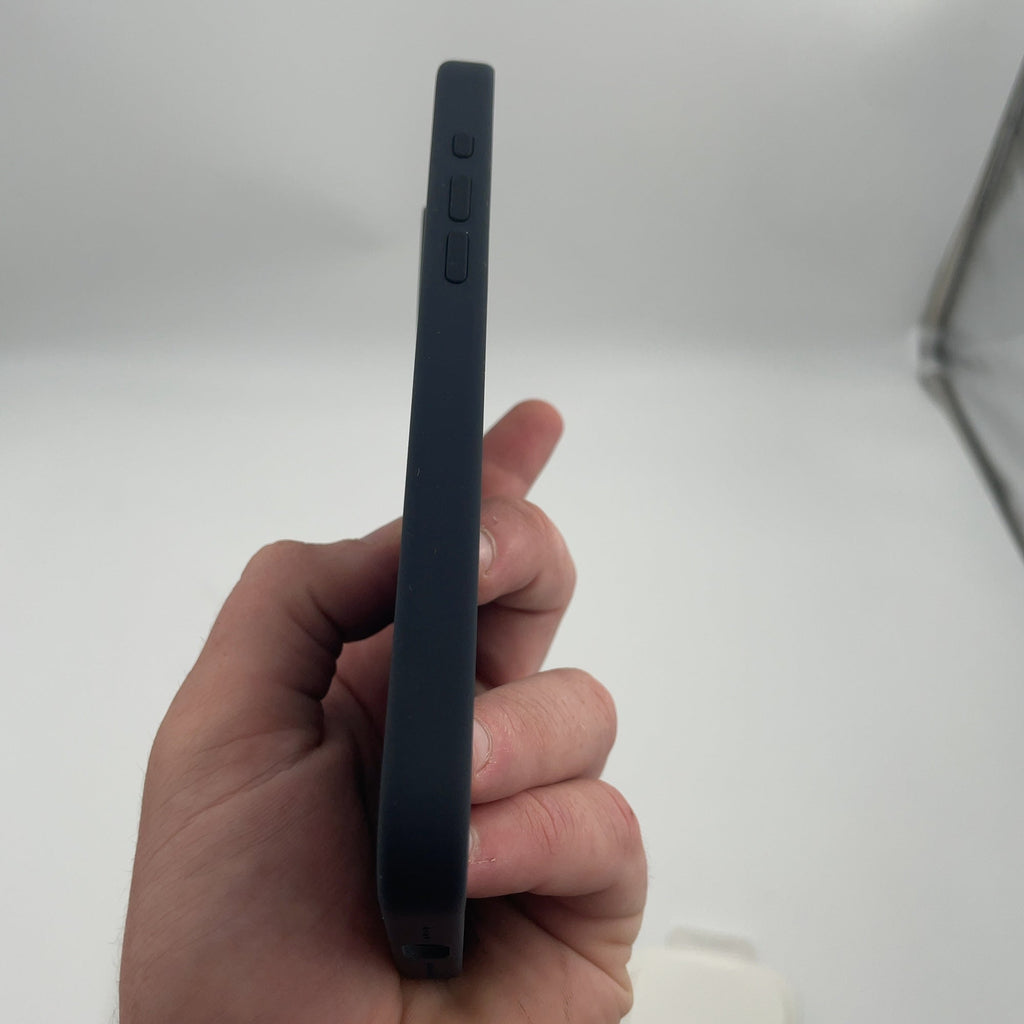 Apple Iphone 15 Pro Max Silicone Case With Magsafe - Black