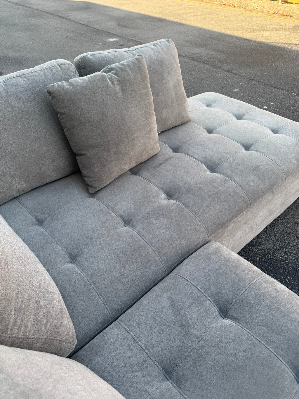 Thomasville Miles Fabric Sectional with Power Footrest — Gray (Right-Facing)