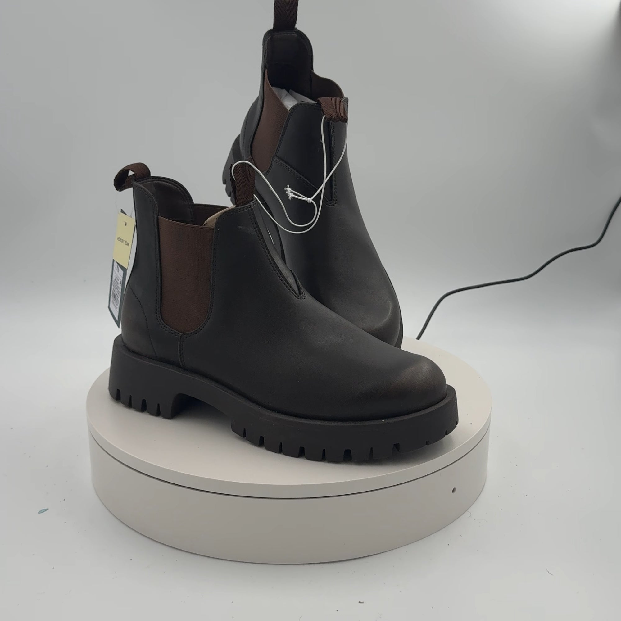 Women's Zora Ankle Chelsea Boots - Universal Thread Brown 7.5