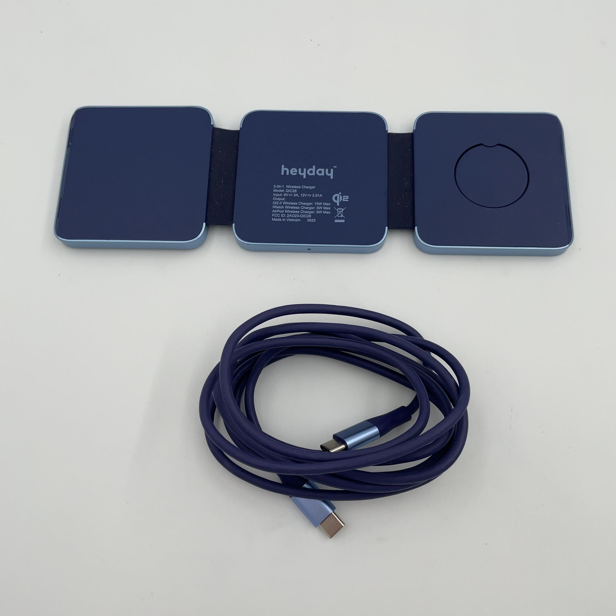 Qi2 Wireless 3-In-1 Folding Charging Pad - Future Dusk - Heyday Dark Blue
