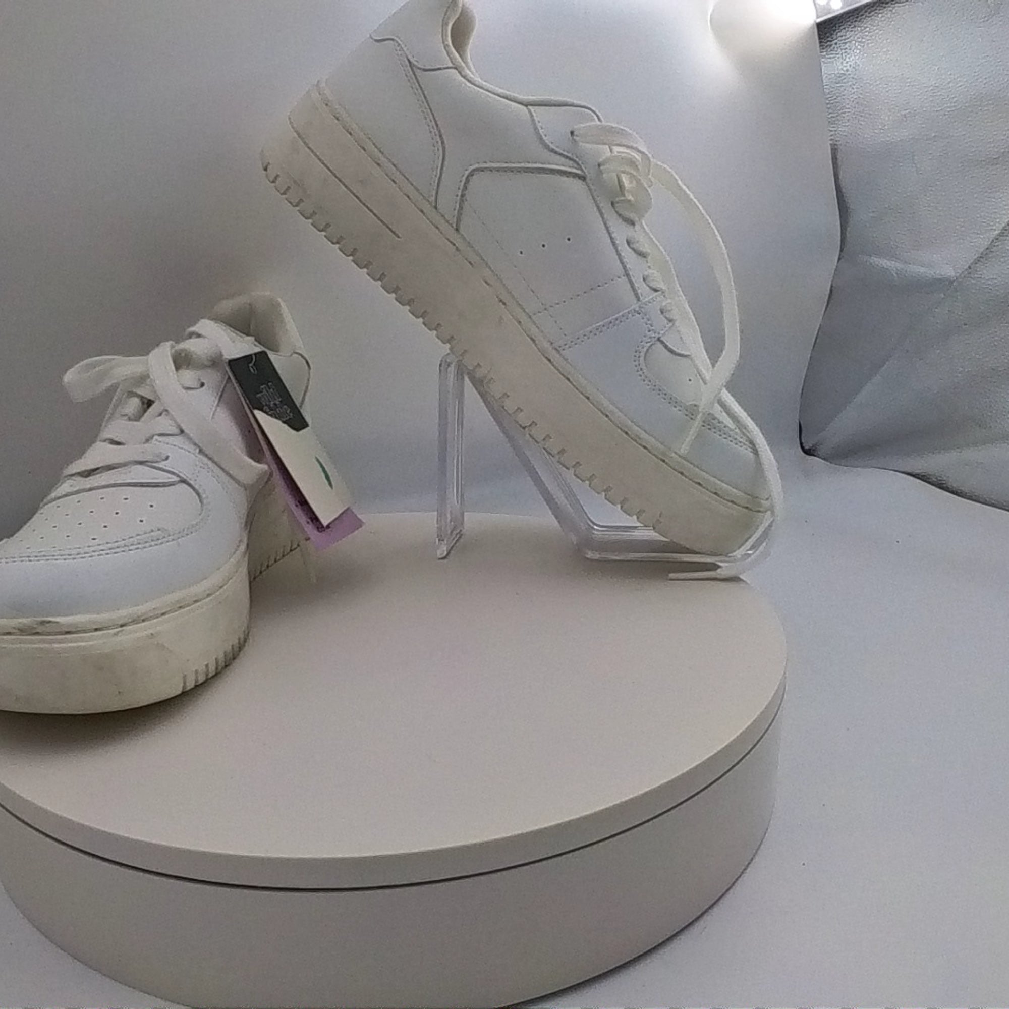 Women's Lola Lace-Up Sneakers - Wild Fable White 9.5: Faux Leather, Cushioned Insole, Textured Outsole - Used Fair U001