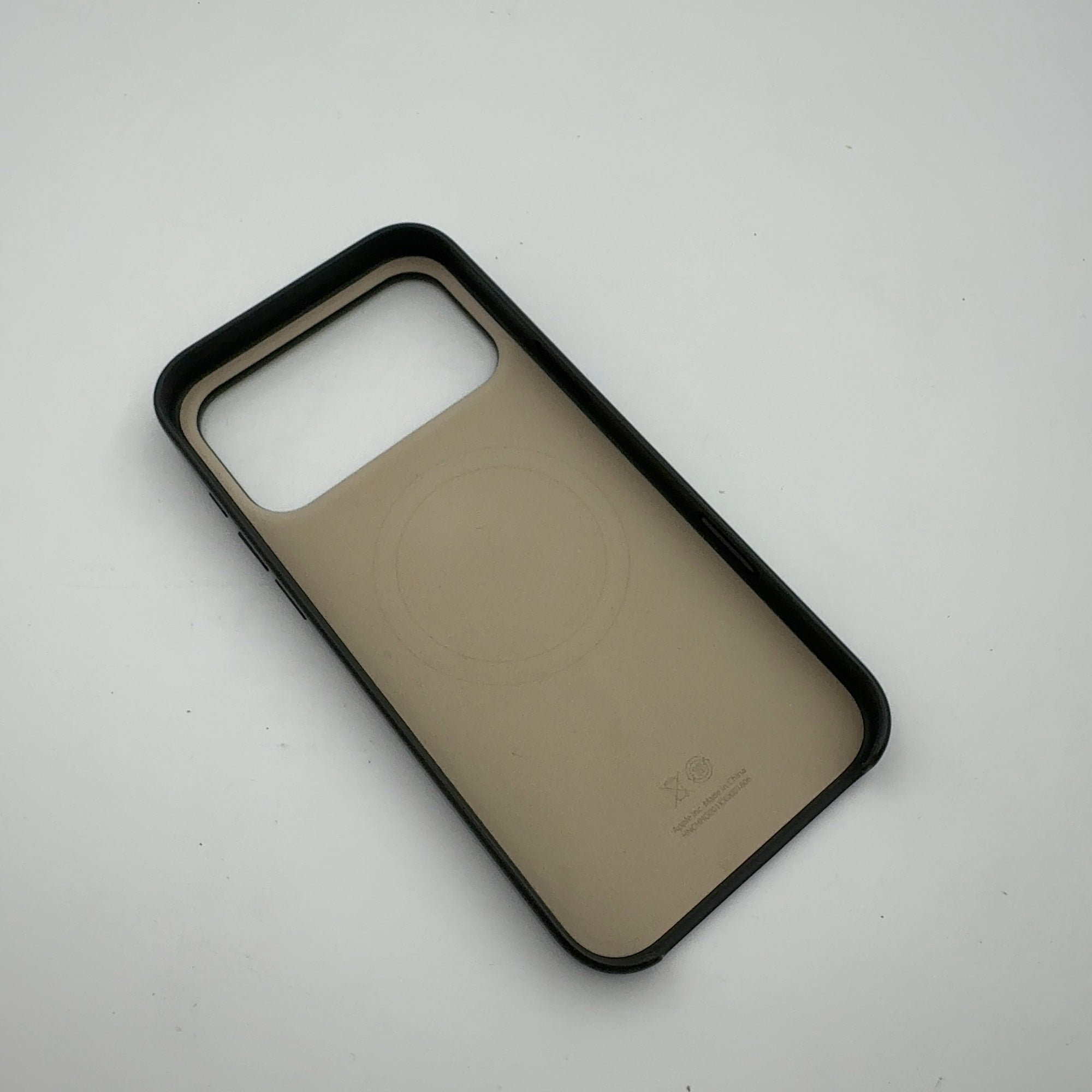 Beats iPhone 17 Pro Max Case with MagSafe and Camera Control — Granite Gray