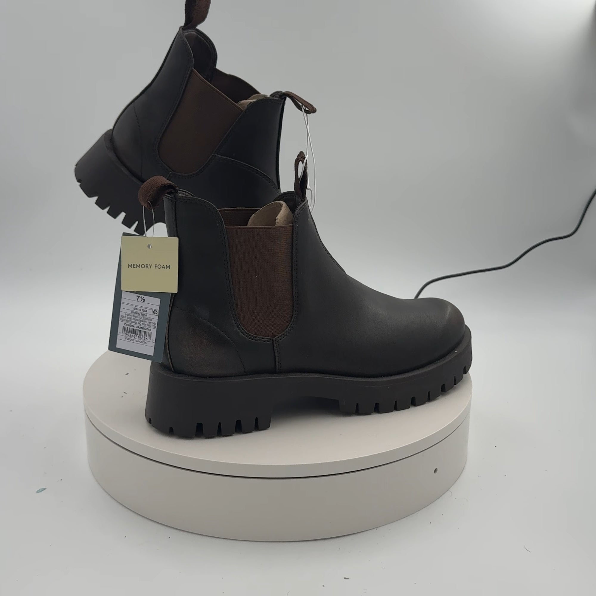 Women's Zora Ankle Chelsea Boots - Universal Thread Brown 7.5