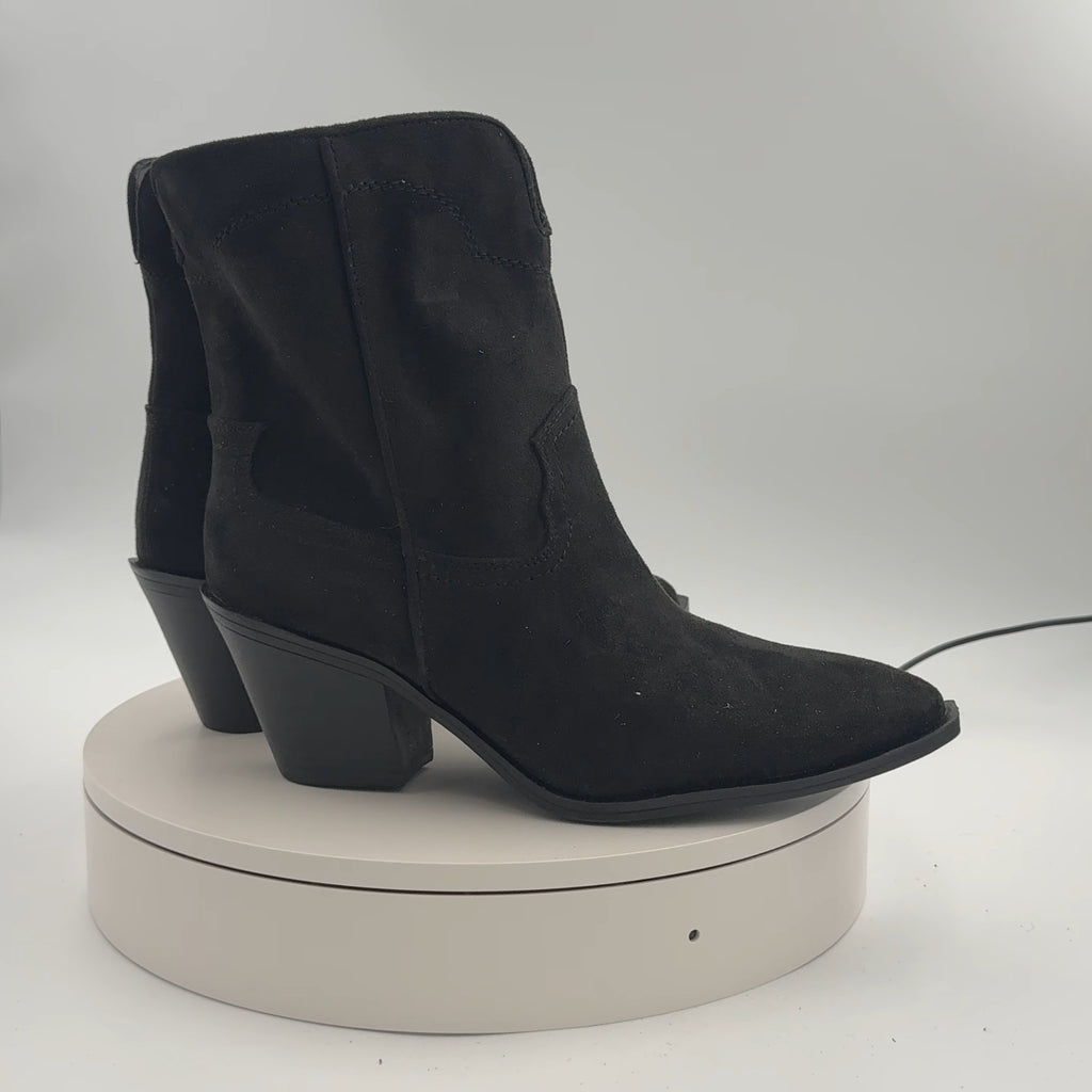 Women’s Dallas Wide Width Ankle Western Bootie With Memory Foam Insole – Universal Thread Black 8.5Ww