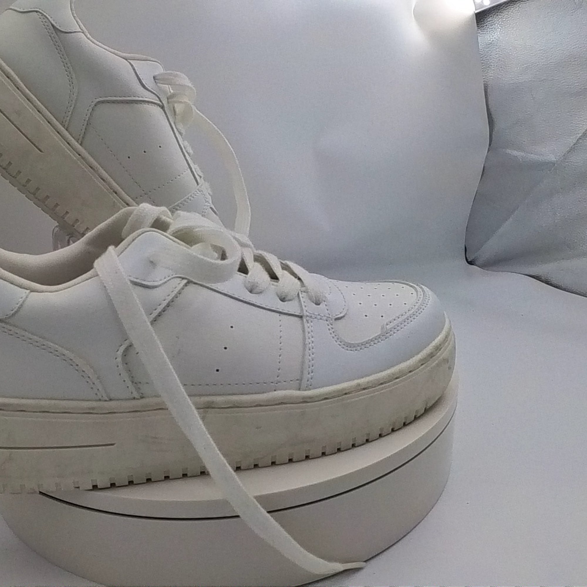 Women's Lola Lace-Up Sneakers - Wild Fable White 9.5: Faux Leather, Cushioned Insole, Textured Outsole - Used Fair U001