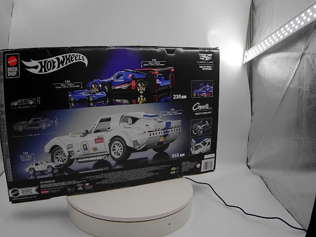 HOT WHEELS MEGA CORVETTE