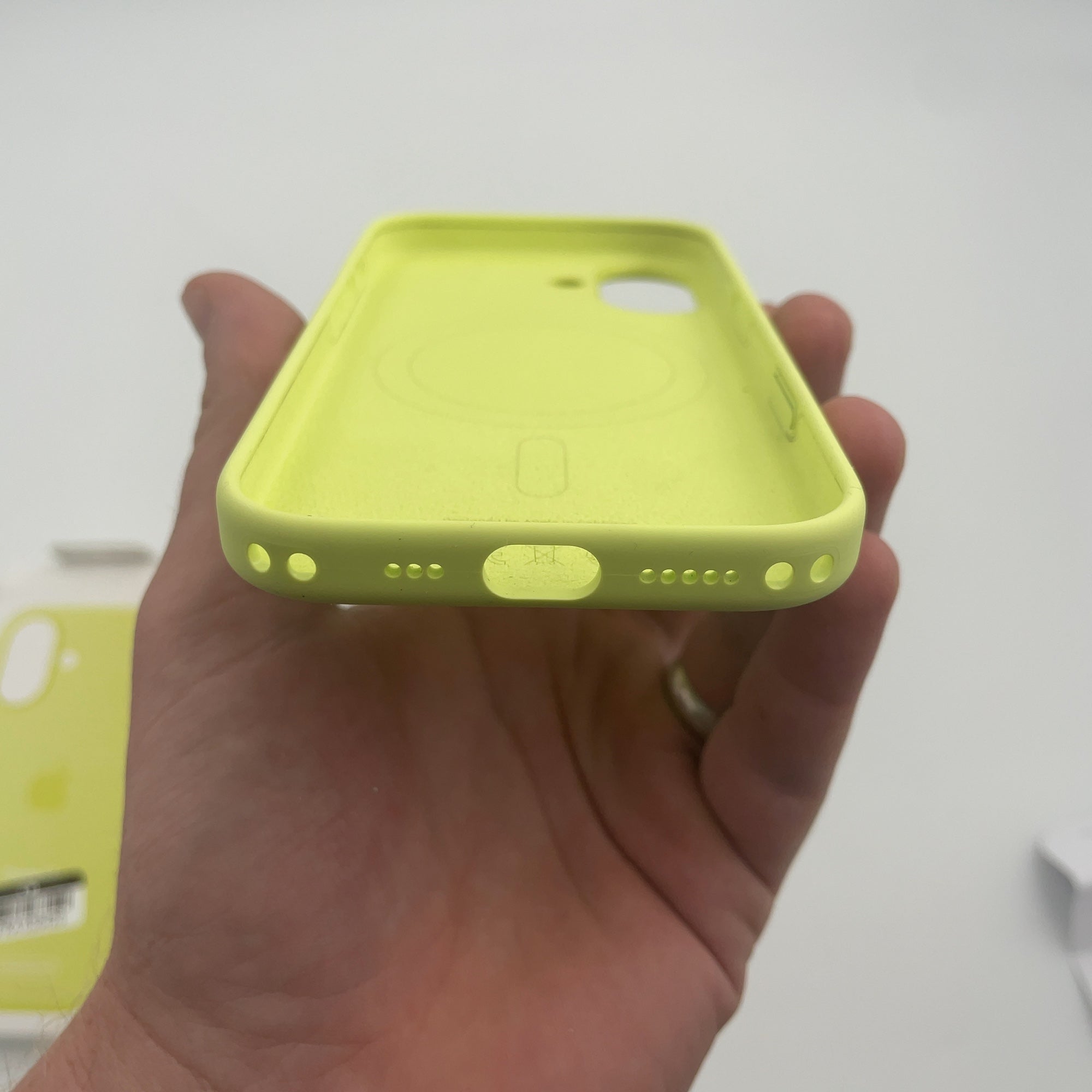 Apple Iphone 17 Silicone Case With Magsafe - Neon Yellow