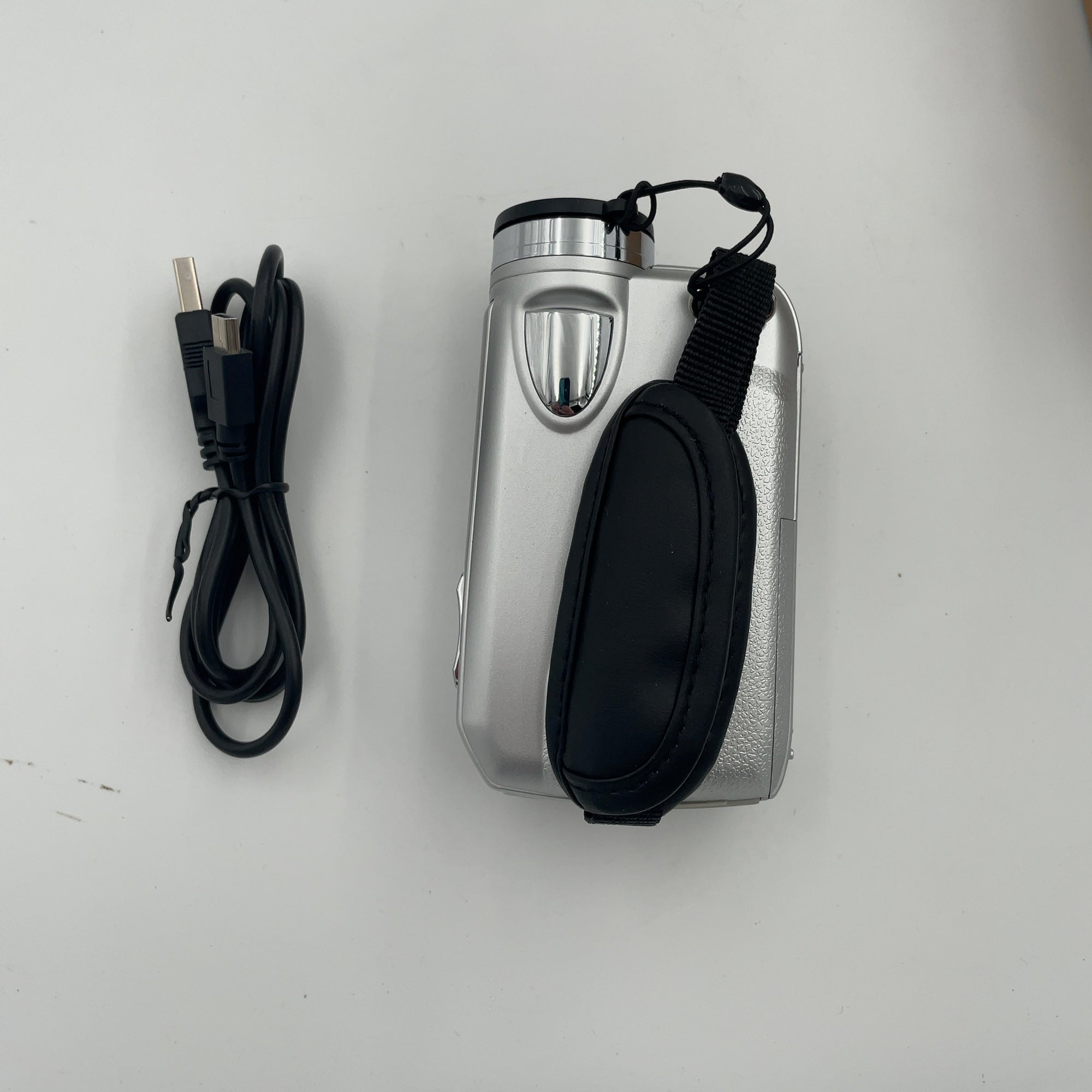 8Mp Camcorder - Heyday Silver: Built-In Microphone, 512Gb Storage, 2.7K Video