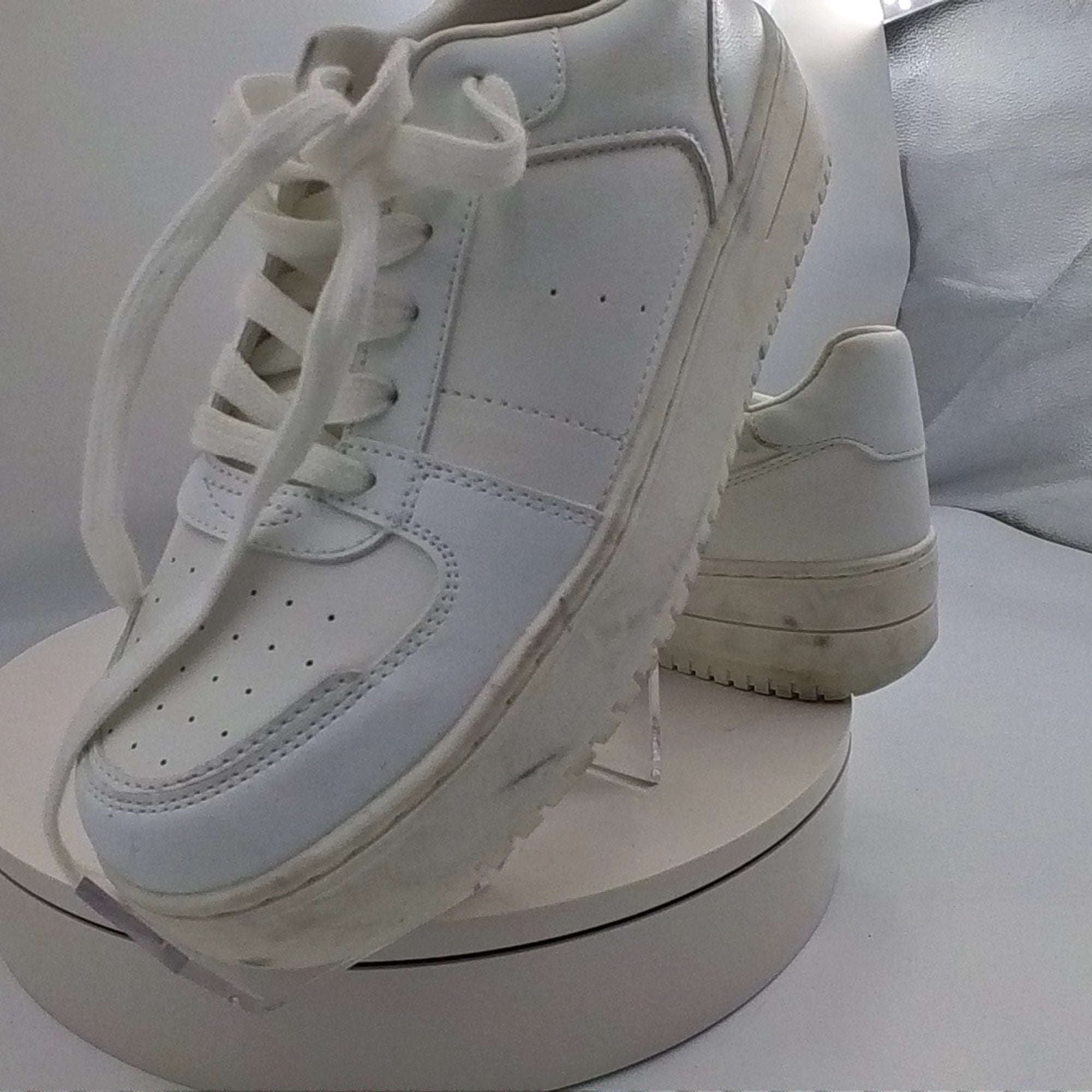 Women's Lola Lace-Up Sneakers - Wild Fable White 9.5: Faux Leather, Cushioned Insole, Textured Outsole - Used Fair U001