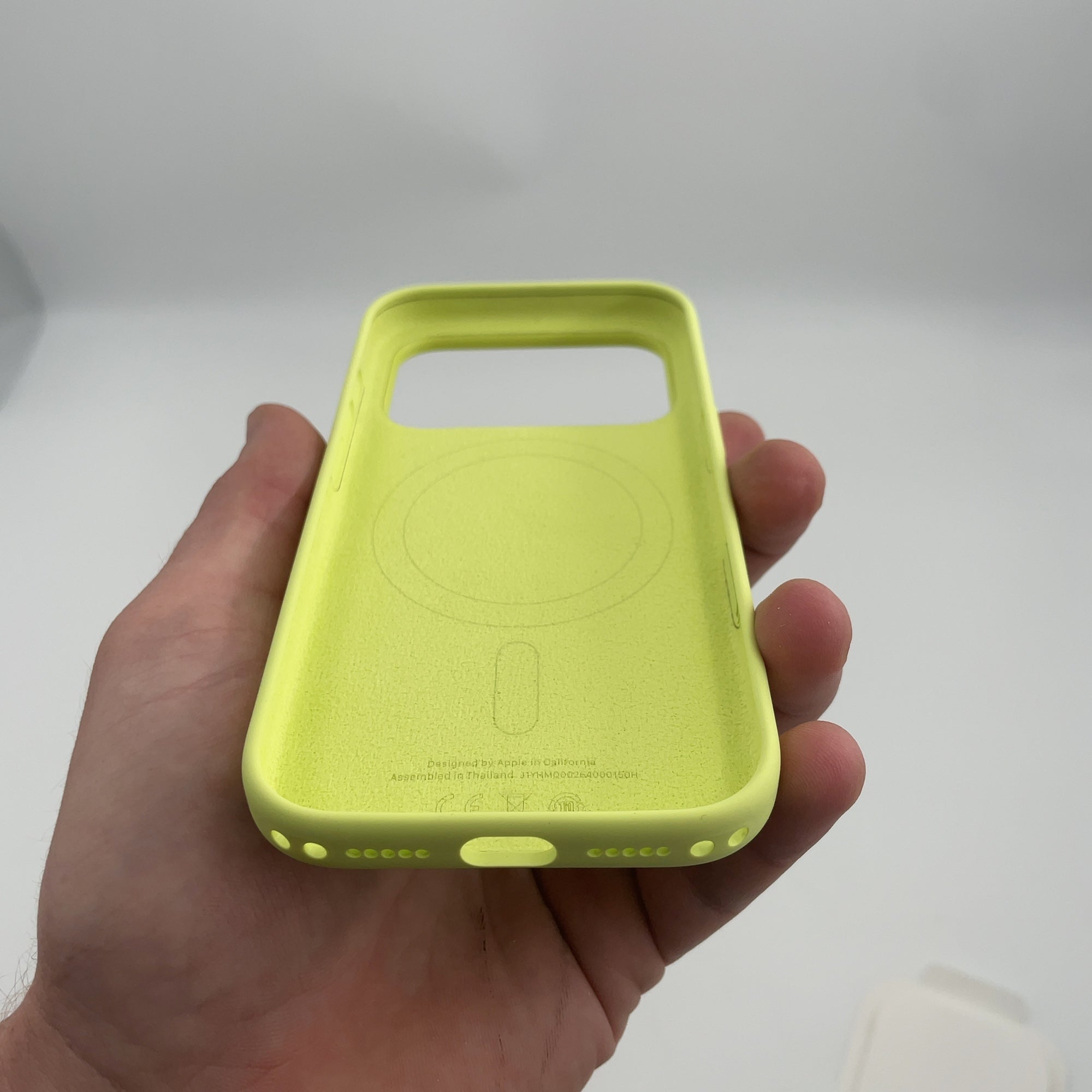 Apple Iphone 17 Pro Silicone Case With Magsafe – Neon Yellow